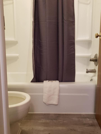 Bathroom 3, Lava Mountain Lodge, Fremont