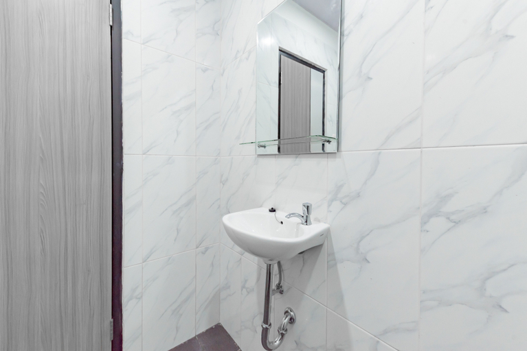 Bathroom 4, Urbanview Hotel Inkoppabri Cisarua Puncak, Bogor