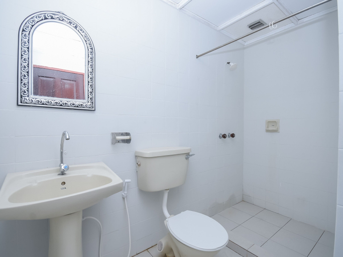 Bathroom 4, Super OYO 1018 Telang Usan Hotel Miri, Miri
