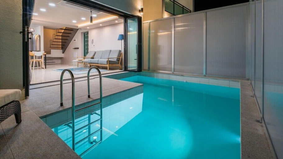 Swimming Pool 13