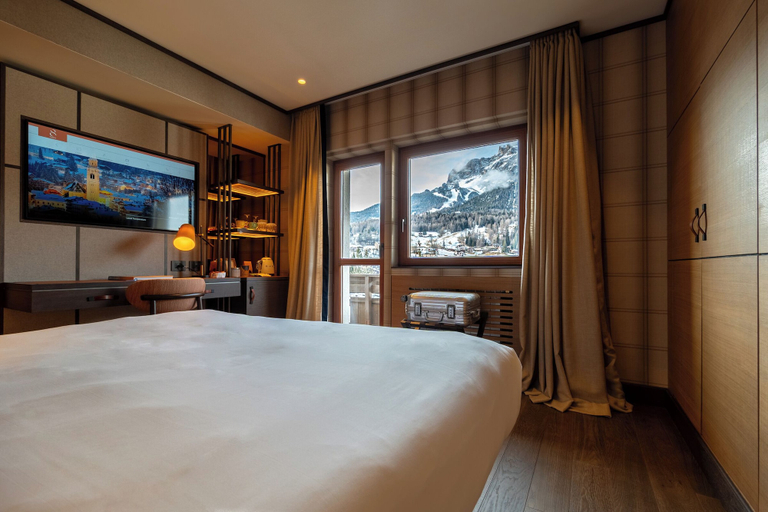Bedroom 4, Eight Cortina, Belluno