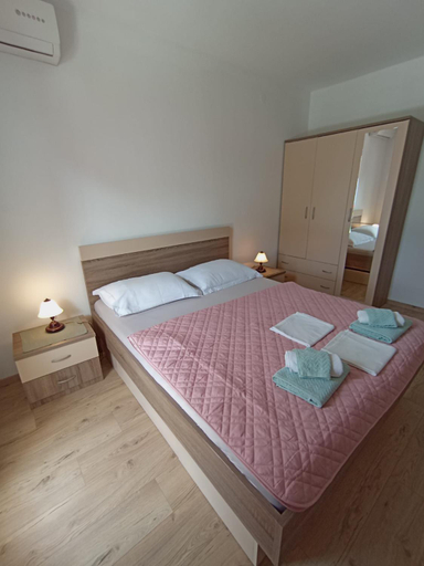 Bedroom 2, Family apartments Leona Makarska, Makarska