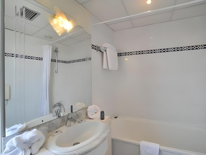 Bathroom 10