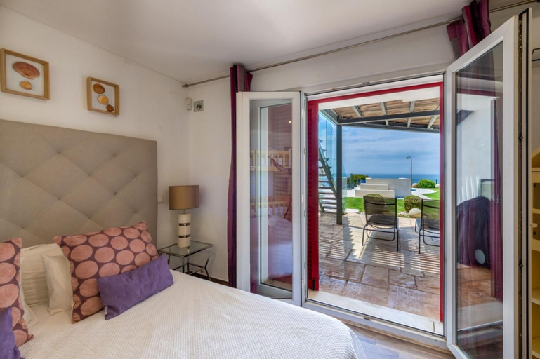 Bedroom 3, Beachfront Villa - Private Beach Access - Walk Everywhere without car - pool & jacuzzi, Albufeira