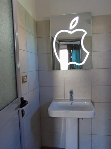 Bathroom 3, Vila Oriku, Sarandës