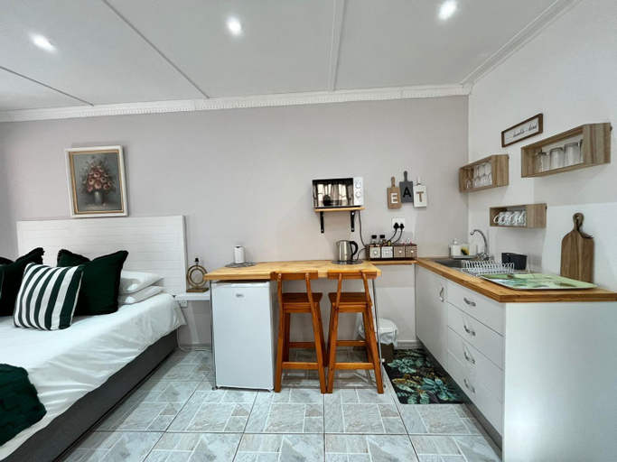 Others 2, Ladamon 3, Cape Winelands