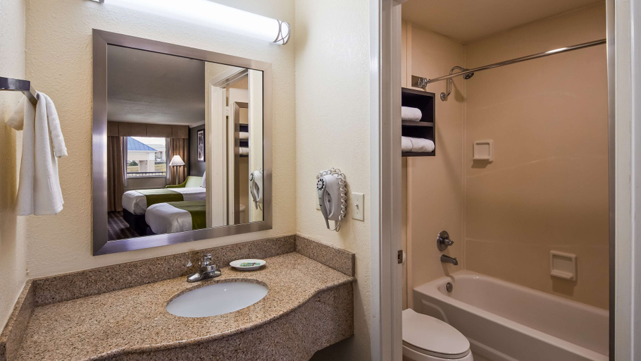 Bathroom 4, Best Western Garden Inn, Bexar