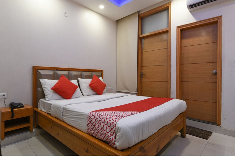 Bedroom 4, Airport Hotel Mahal, Delhi