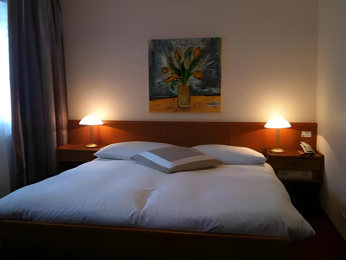 Bedroom 13