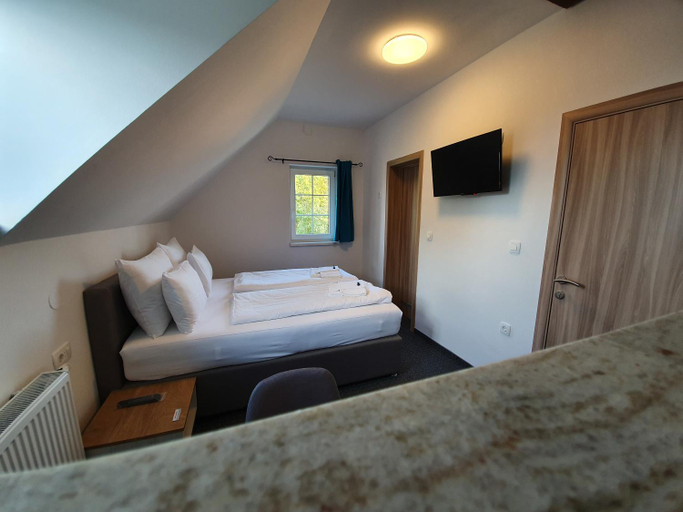Others 5, Rooms Korina, Samobor