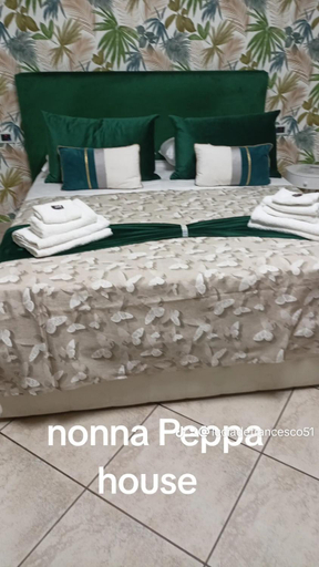 Others 2, Nonna Peppa house, Napoli