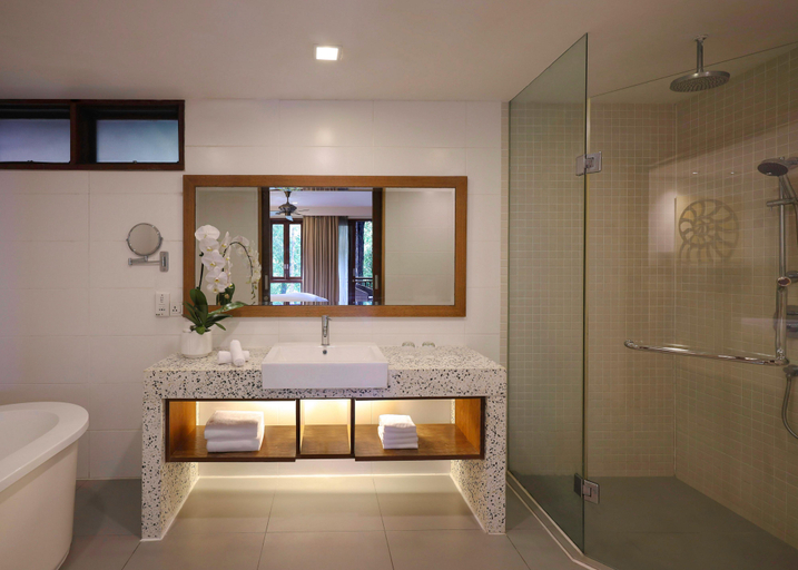 Bathroom 8