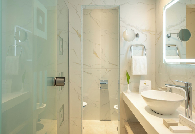 Bathroom 5, Mitsis Royal Mare, Crete