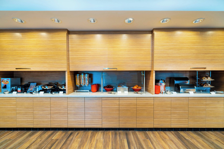 Food & Drinks 5, TownePlace Suites by Marriott Irvine Lake Forest, Orange