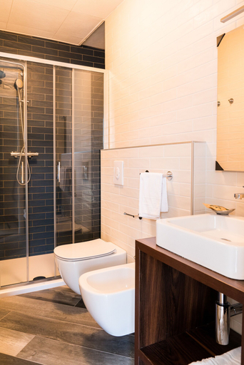 Bathroom 4, Hotel Il Giardinetto, Novara