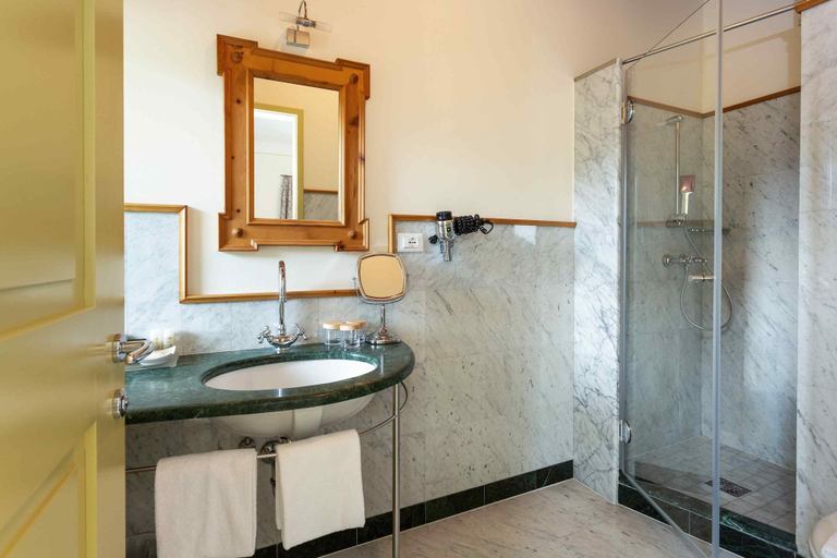 Bathroom 5, Gasthof Kohlern, Bolzano