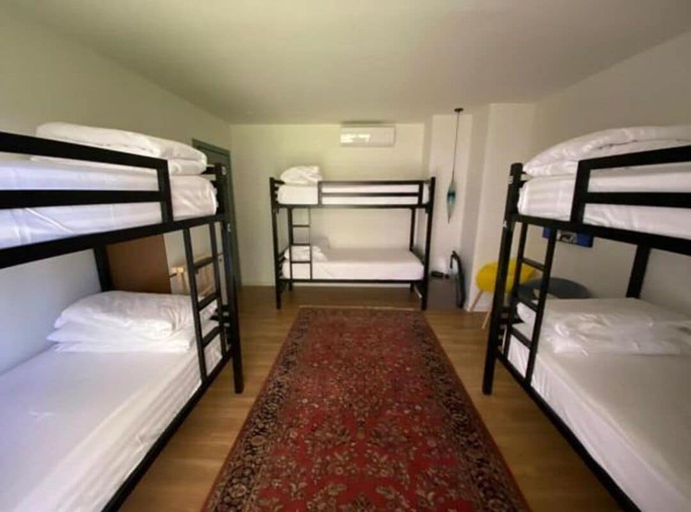 Bedroom 4, Hotel Ur, Kaushambi