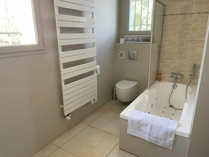 Bathroom 3, La Dolce Villa, Vaucluse