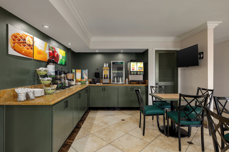 Food & Drinks 5, Quality Inn Lake Elsinore I-15, Riverside