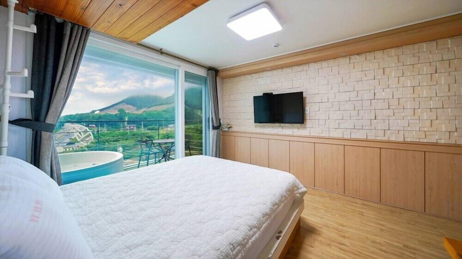 Bedroom 3, Blue Road Town Pension - Dalbit, Yeongdeok