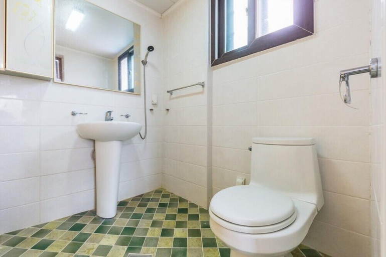 Bathroom 4, Serence Pension, Gapyeong