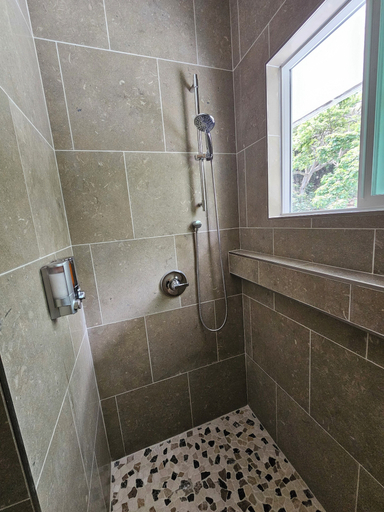 Bathroom 3, Ka'awaloa Plantation Bed & Breakfast, Hawaii