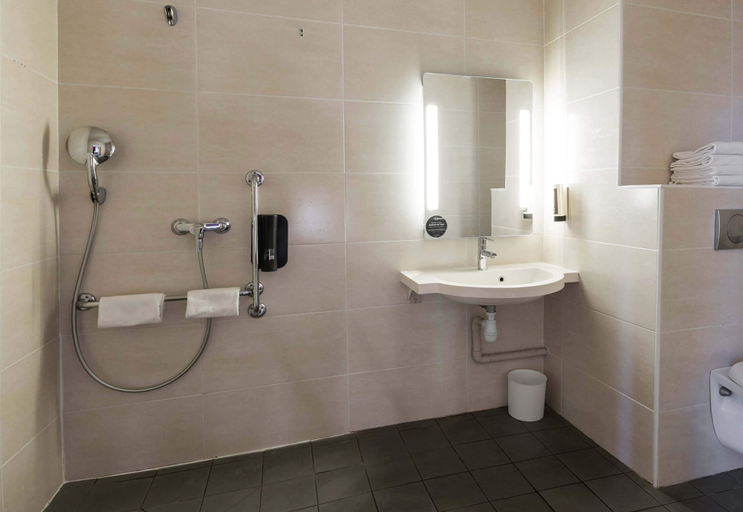 Bathroom 4, B&B HOTEL Castres Centre Gambetta, Tarn