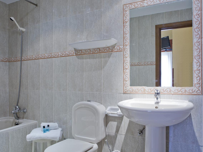 Bathroom, Velazquez 45 by Pillow, Madrid
