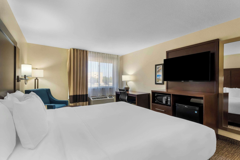 Bedroom 2, Comfort Inn & Suites Greeley, Weld