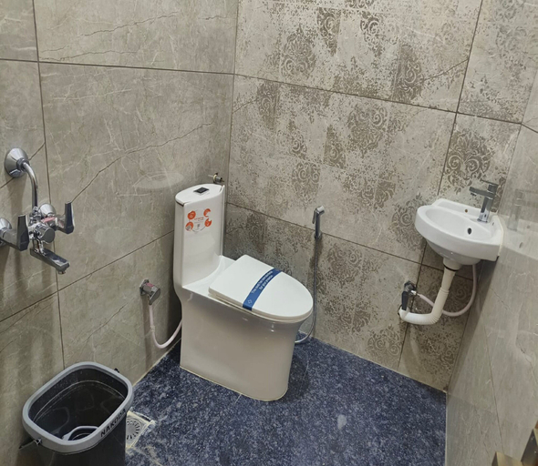 Bathroom 4, Comfort Guru, Tiruvannamalai