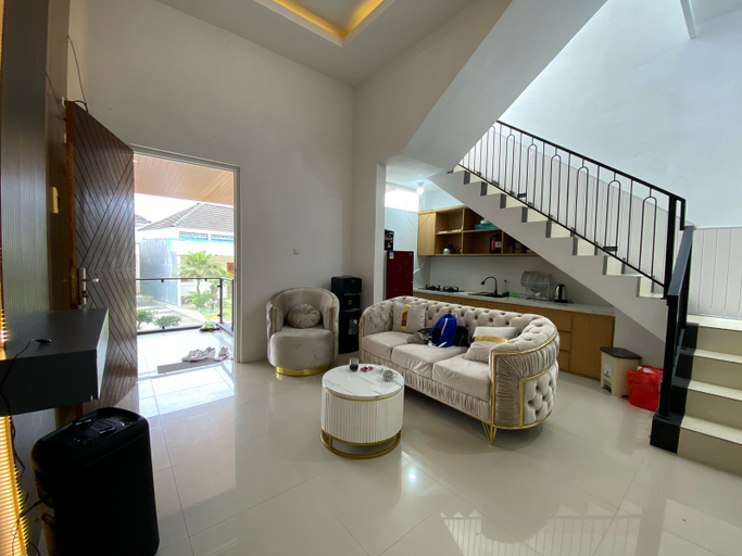 Others 4, Villa Kusuma Pinus M67, Malang