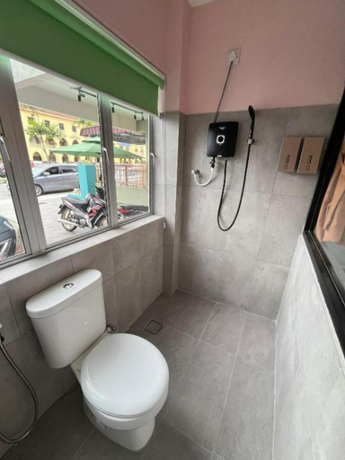 Bathroom 5, Hippo House, Larut and Matang