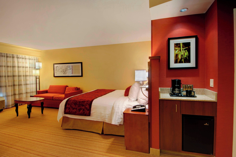 Bedroom 2, Courtyard by Marriott Madison East, Dane