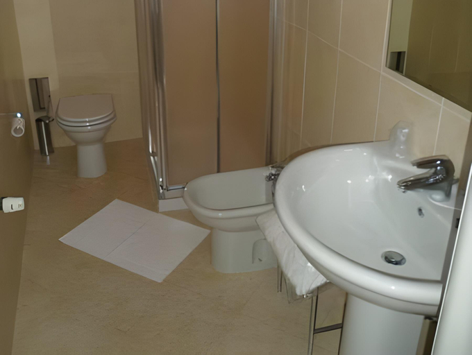 Bathroom 7