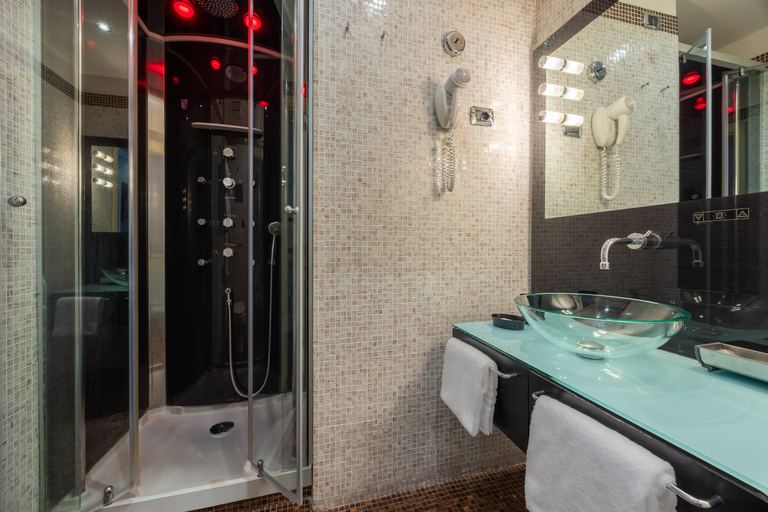 Bathroom 5, De Luxe Inn 6 Guest House, Rome