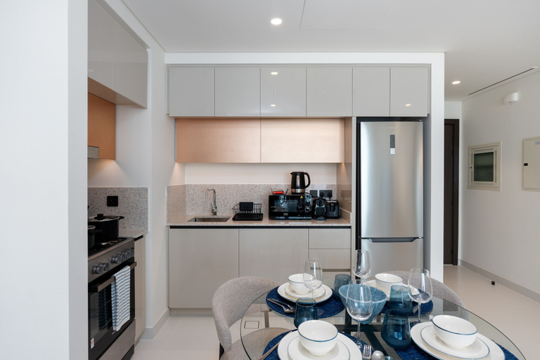 Room 5, Serene 1BR w Private Palm View Balcony, Dubai