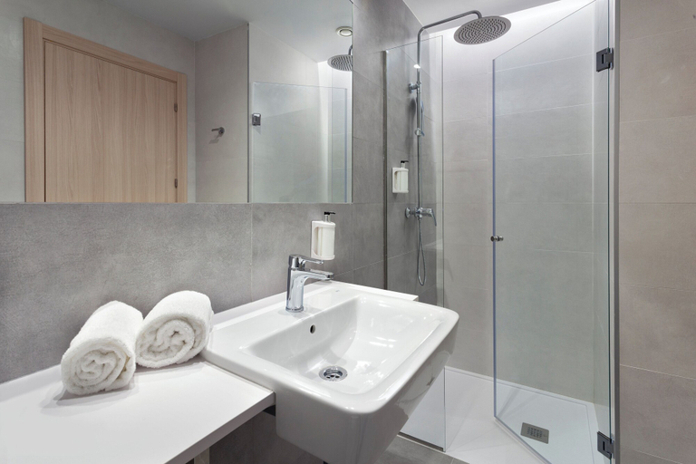Bathroom 4, B&B Hotel MADRID Carabanchel, Madrid