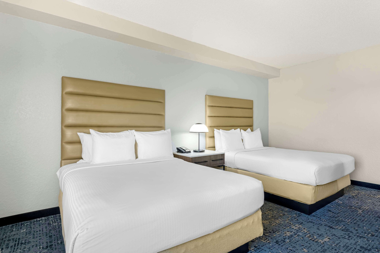 Bedroom 3, Best Western Plus Universal Inn, Orange