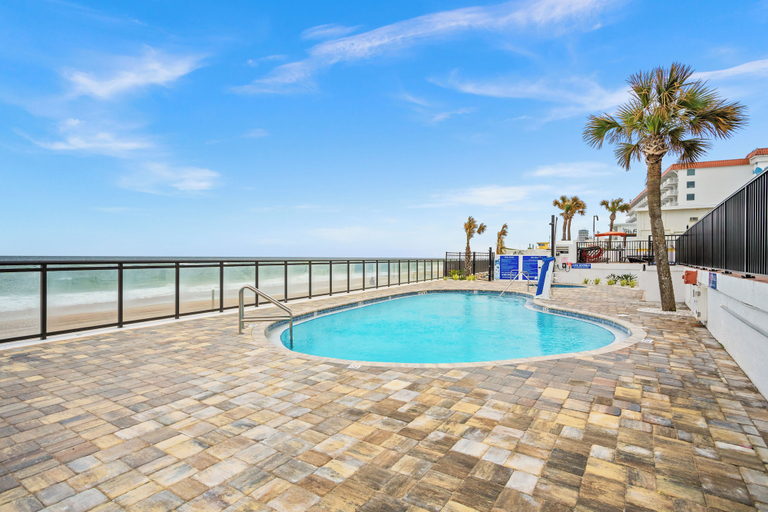 Sport & Beauty 5, Tropic Sun Towers, Volusia