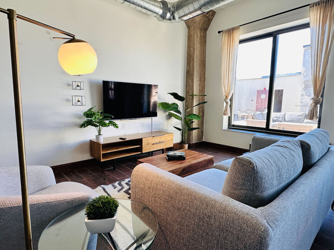 Room 2, Sosuite 1BR Penthouse w Patio W D Gym, Philadelphia