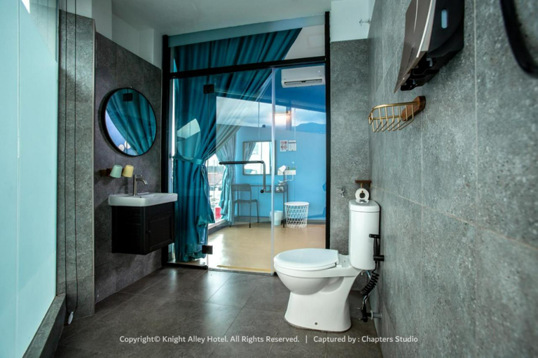 Bathroom 5, Knight Alley Hotel, Larut and Matang