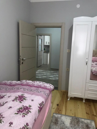 Others 3, Sakin Koy Evi, Merkez