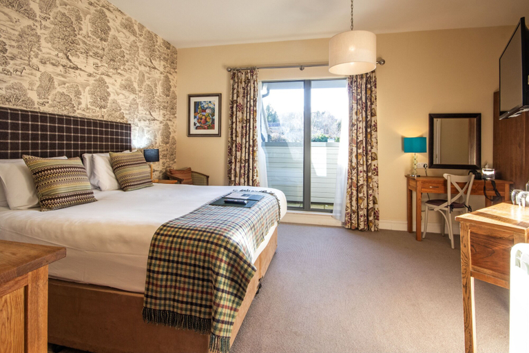 Bedroom 2, The White Hart, Swindon