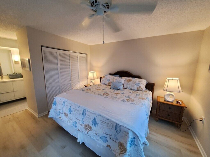 Bedroom 2, 2 Bed, 2 Bath, Upgraded, Ocean & Pool View - Ocean Village Club O25, Saint Johns