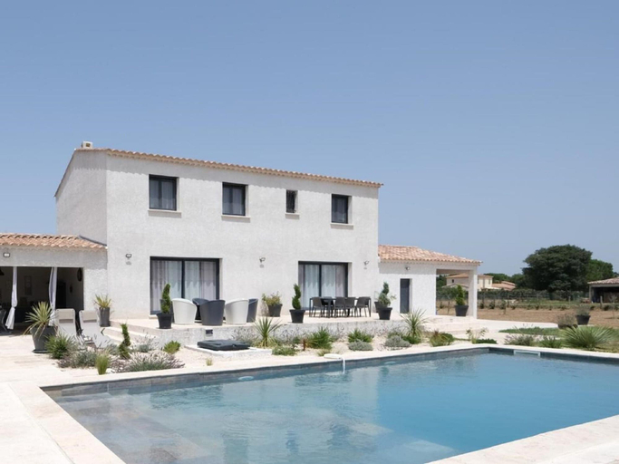 Exterior 3, Charming Holiday Home With Private Pool, Bouches-du-Rhône
