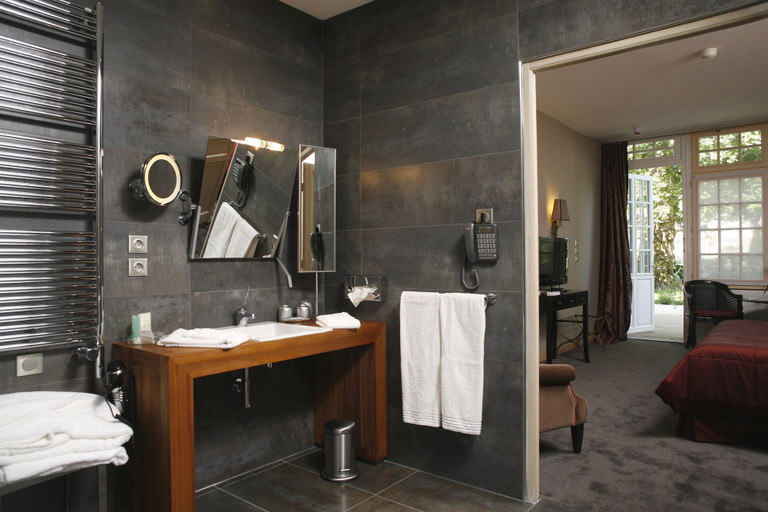 Bathroom 4, Château de Fère, Aisne