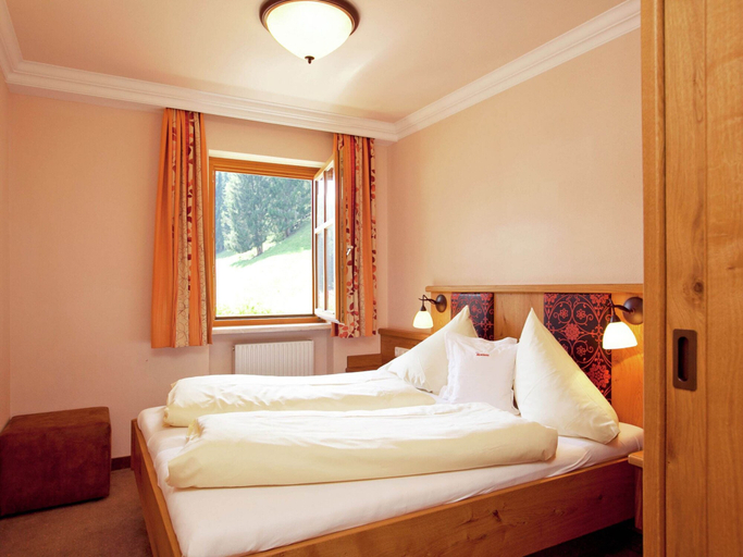 Bedroom 2, Apartment in Kleinarl Near Ski Slopes, Sankt Johann im Pongau