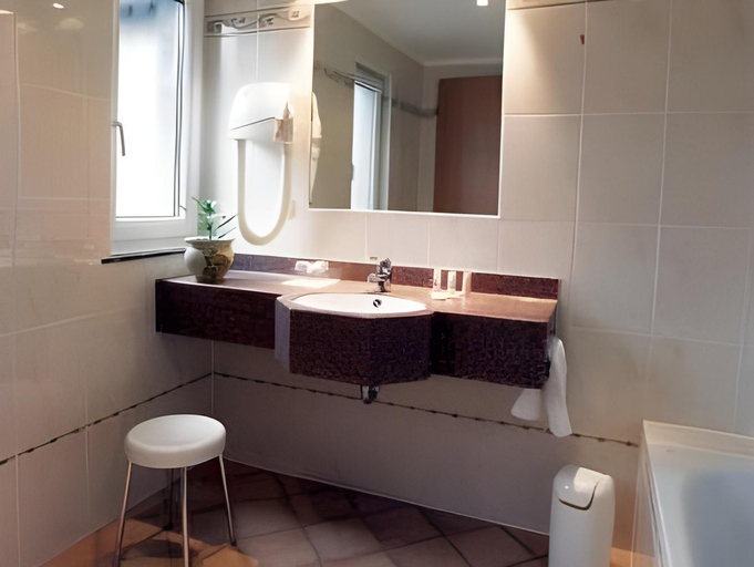 Bathroom 11