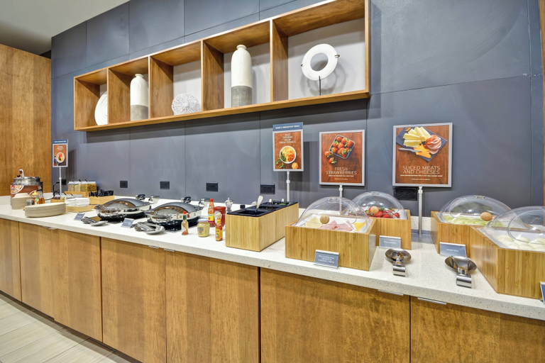 Food & Drinks 5, SpringHill Suites by Marriott Cincinnati Blue Ash, Hamilton