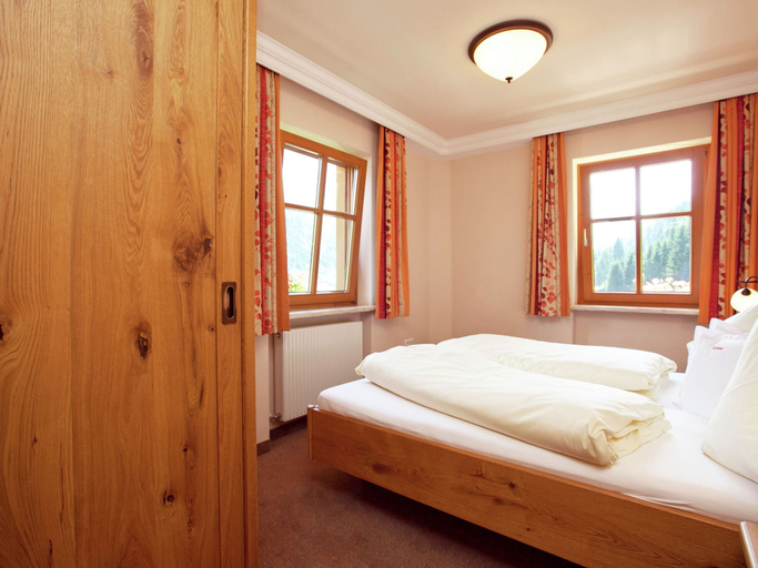 Bedroom 4, Apartment in Kleinarl Near Ski Slopes, Sankt Johann im Pongau